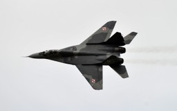 ten polski myśliwiec poleciał na wojnę. atakuje rosyjskimi rakietami