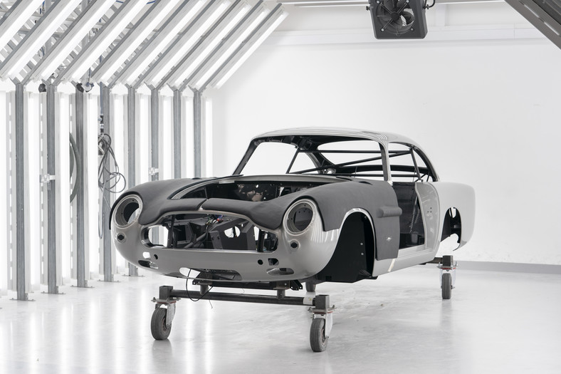 Aston Martin DB5 – najsłynniejsze auto Bonda – znów w produkcji