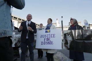 Zbrodniarze Karadżić i Mladić w bardzo ciężkim stanie