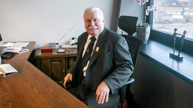 Lech Wałęsa i "lekcja prawdziwej historii" na korytarzu... Europejskiego Centrum Solidarności