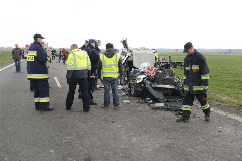 Tragiczny wypadek. Zginęły 4 osoby