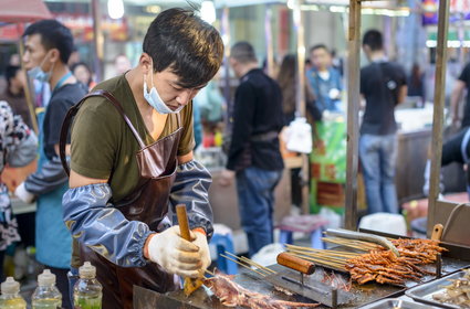 Chiny w desperacji. Nakładają absurdalne kary: "ogórki bez licencji"