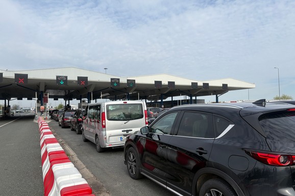 IZMENE NA GRANICAMA Novo radno vreme uspostavljeno na OVOM prelazu: Na Batrovcima i u Šidu čeka se po 2 sata u kolonama za izlaz iz Srbije