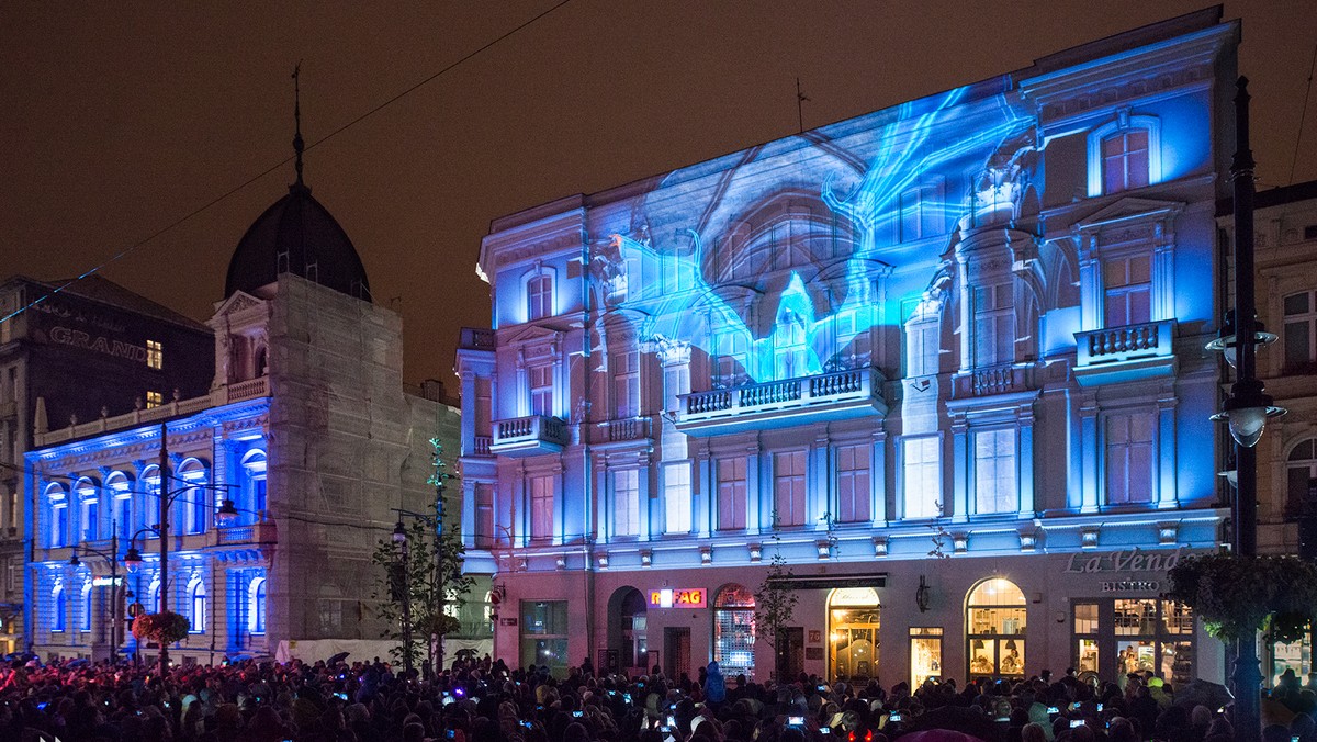 Tegoroczny Light.Move.Festiwal zaplanowano o tydzień wcześniej niż w latach ubiegłych - impreza rozpocznie się 29 września i potrwa do 1 października. Tegoroczny Festiwal poświęcony będzie awangardzie.