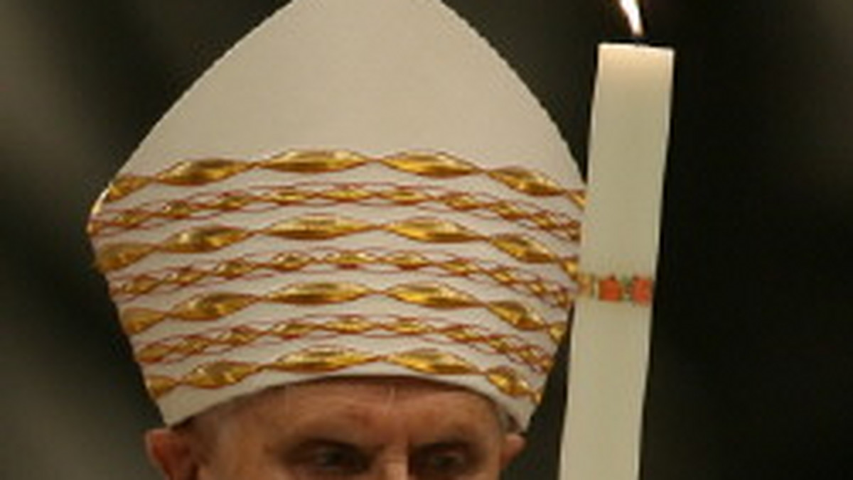 VATICAN-POPE-MASS-EASTER VIGIL