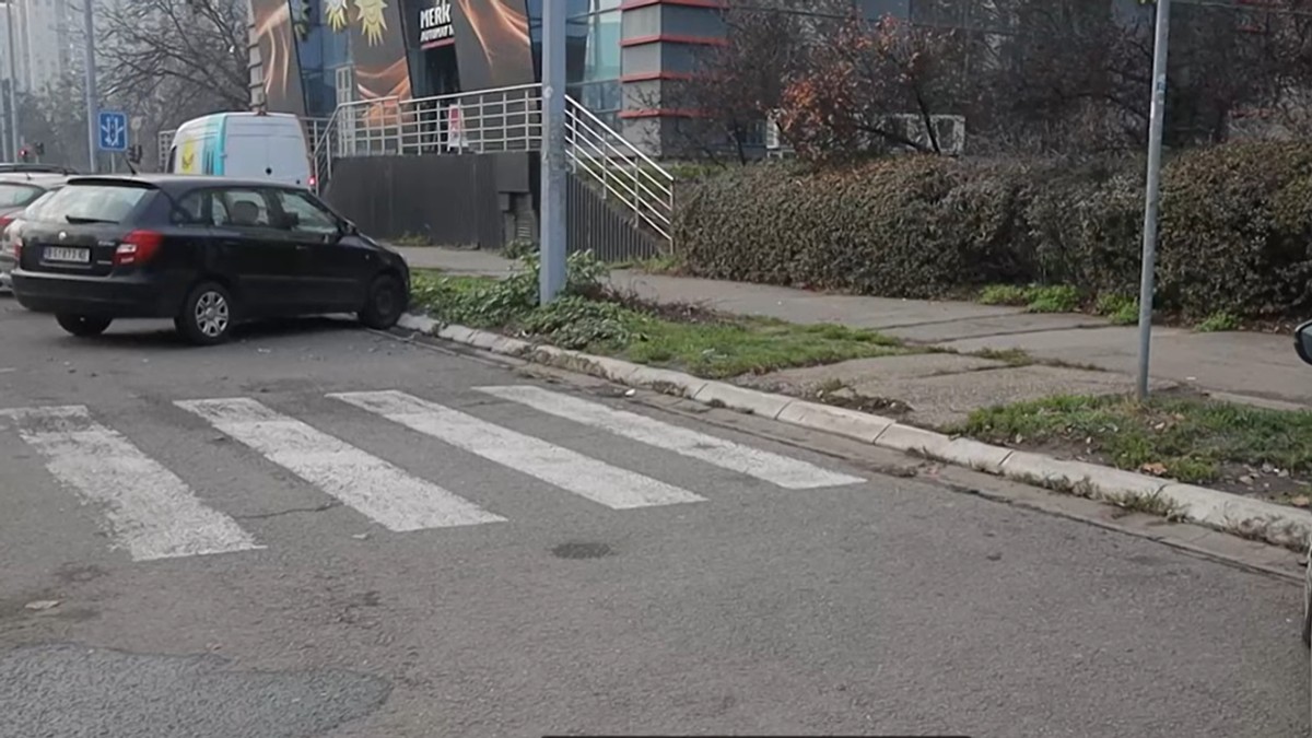 Parkiranje pored pešačkog prelaza