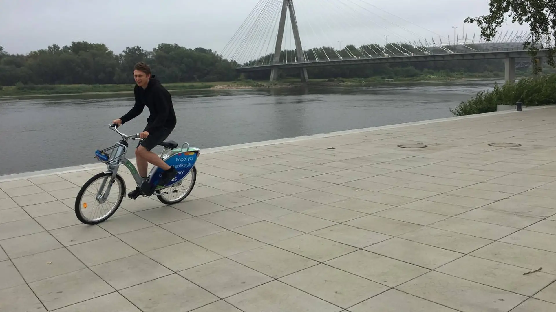 Miejski rower elektryczny vs. zwykły rower. Sprawdziliśmy, o ile szybciej wjedziemy pod górkę