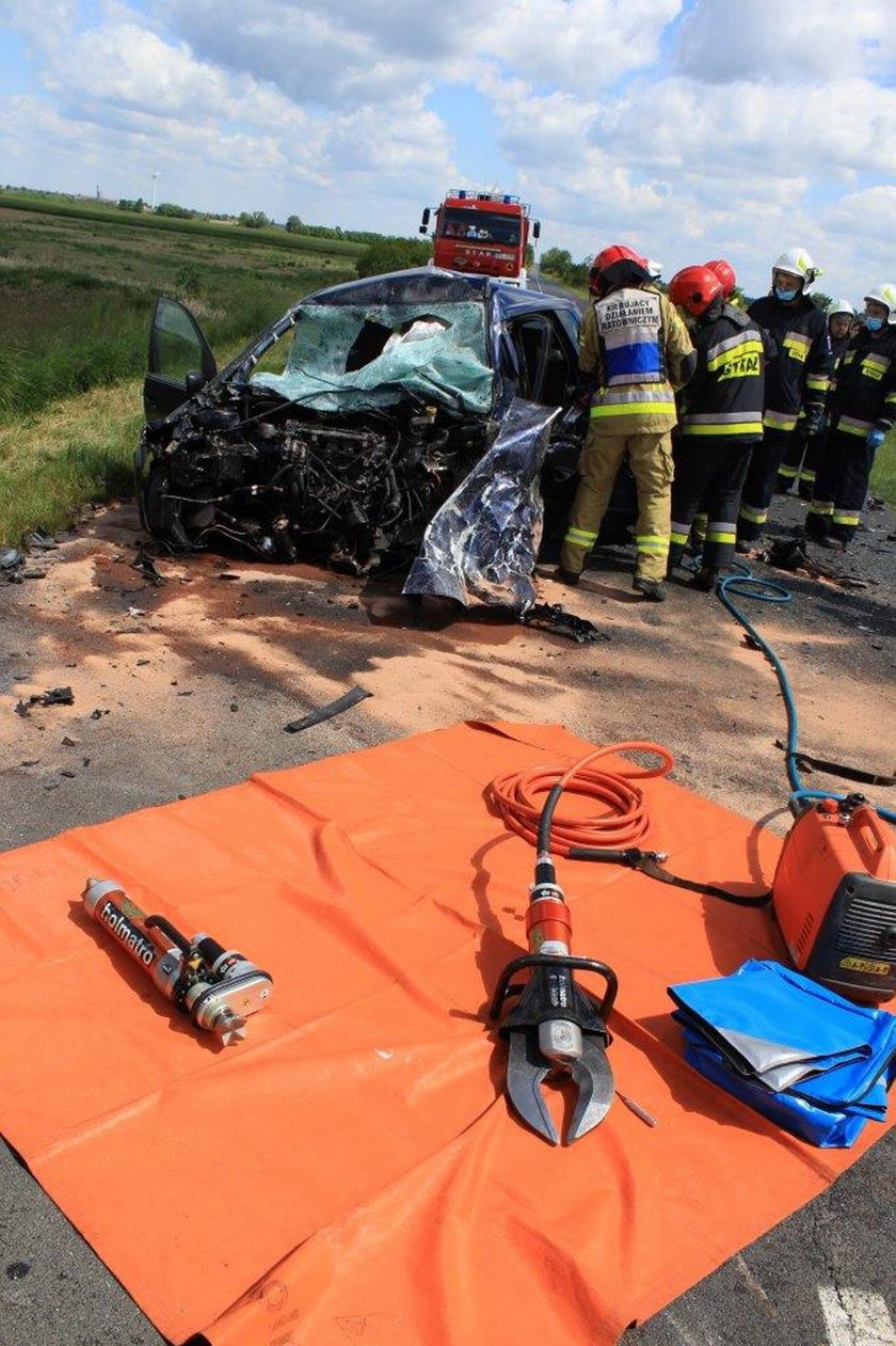 Pleszew: śmiertelny wypadek samochodowy. Nie żyje 19-latek