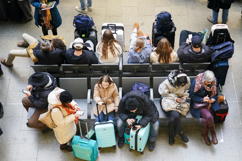 Putnici čekaju Evrostar voz na stanici Sent Pankras u Londonu 30. decembra