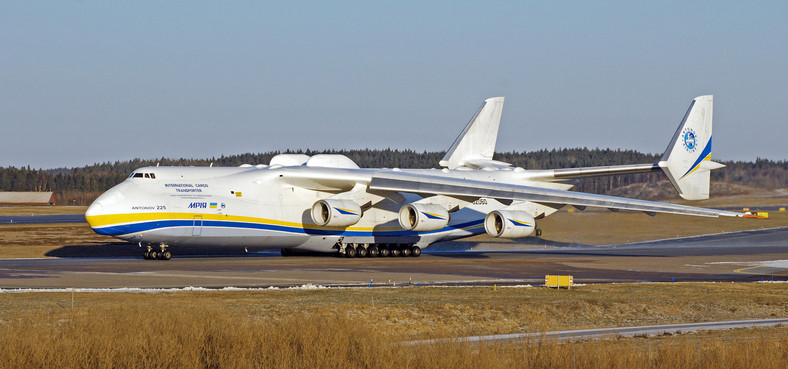 Antonow An-225 na lotnisku w Sztokholmie