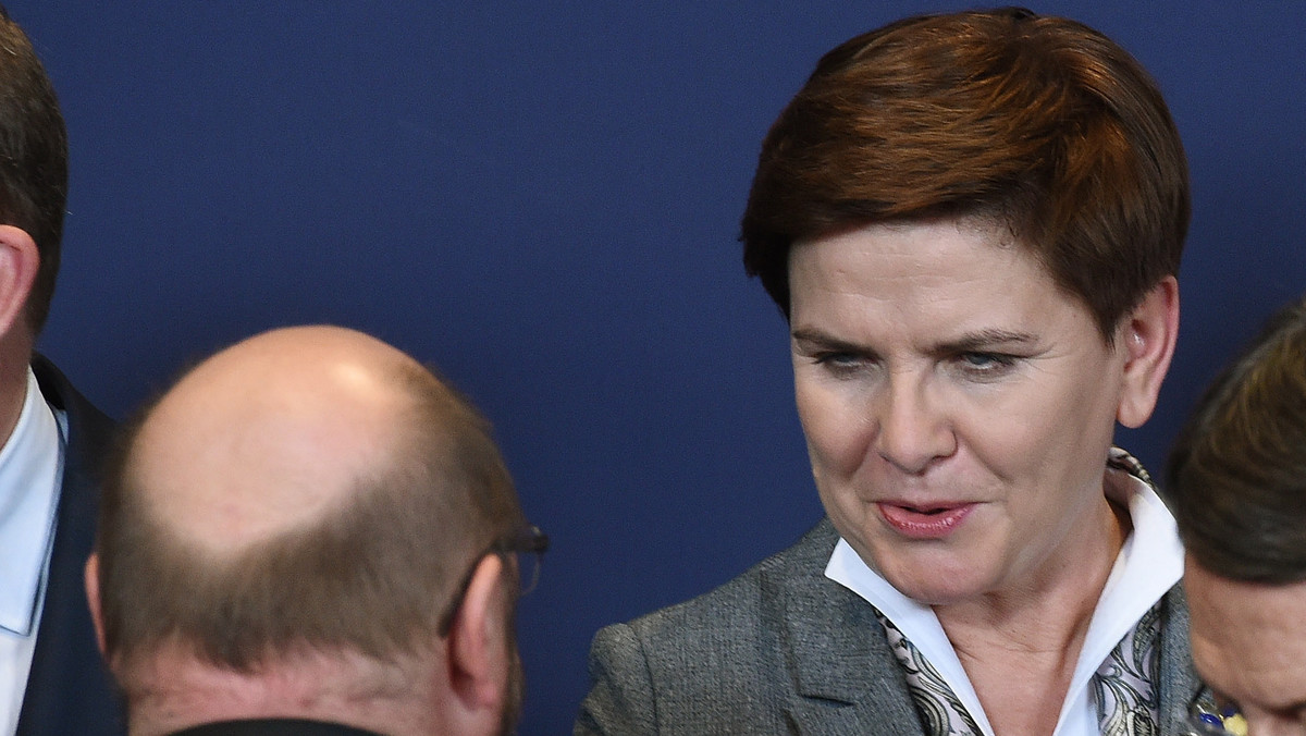 Premier Beata Szydło przybyła dziś do Brukseli na unijny szczyt. Przy okazji szefowa rządu ma się spotkać z przewodniczącym PE Martinem Schulzem. Na szczycie przywódcy będą rozmawiać m.in. na temat kryzysu migracyjnego i kontroli granic zewnętrznych.