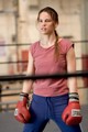 2004: Millió dolláros bébi. A Hilary Swank főszereplésével készült életrajzi dráma egy 31 éves, nehéz körülmények között élő nő történetét mutatja be, aki bokszoló akar lenni. A film különlegessége, hogy Clint Eastwood - aki az edzőt alakítja - nemcsak játszik a filmben, hanem rendezőként, producerként és zeneszerzőként is részt vett az alkotói folyamatban.