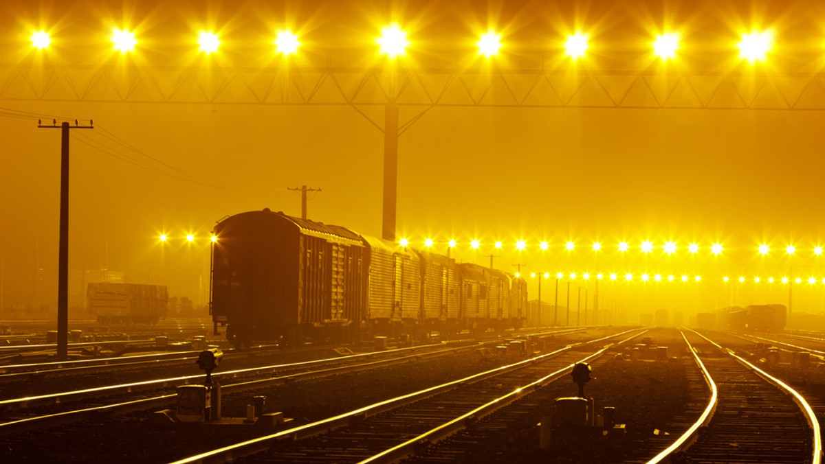 Władze PKP Cargo i przedstawiciele działających w spółce związków zawodowych podpisali w poniedziałek rano ostateczne porozumienie, kończące spór zbiorowy w spółce. Otwiera to drogę do debiutu PKP Cargo na warszawskiej giełdzie.