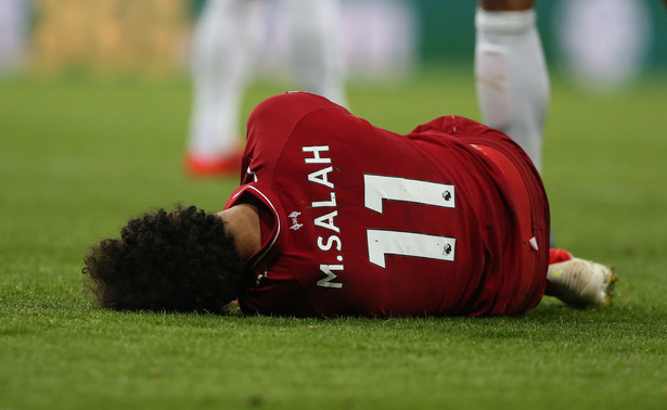 Salah doznał wstrząśnienia mózgu i nie zagra z Barceloną. Firmino także zabraknie w rewanżu