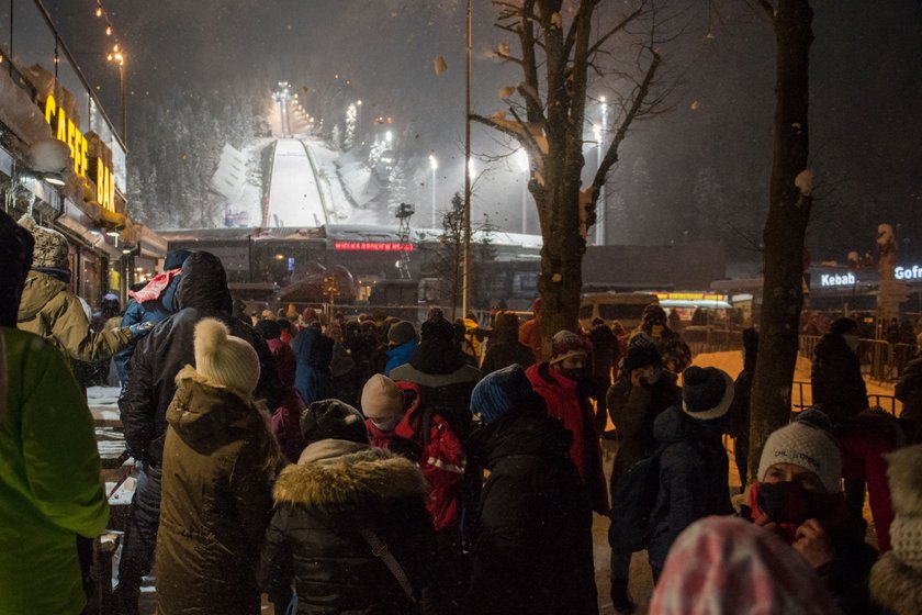 Tłumy pod wielką Krokwią