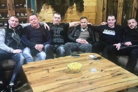 "MA NEK ME UBIJU, UHVATILA ME NEKA SVEJEDNOĆA" Isplivala prepiska Zvicerovih prljavih policajaca: "Čitav me život jure, nek urade to da počinem" (FOTO)