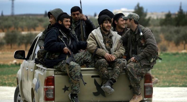 Manbij Military Council forces, part of the US-backed Syrian Democratic Forces, prepare to head to the frontlines on the outskirts of the northern Syrian town of Manbij on March 3, 2017