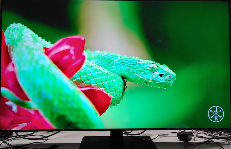 Samsung QE55Q80T - wysokiej jakości materiały wideo wyglądają na tym telewizorze naprawdę dobrze 