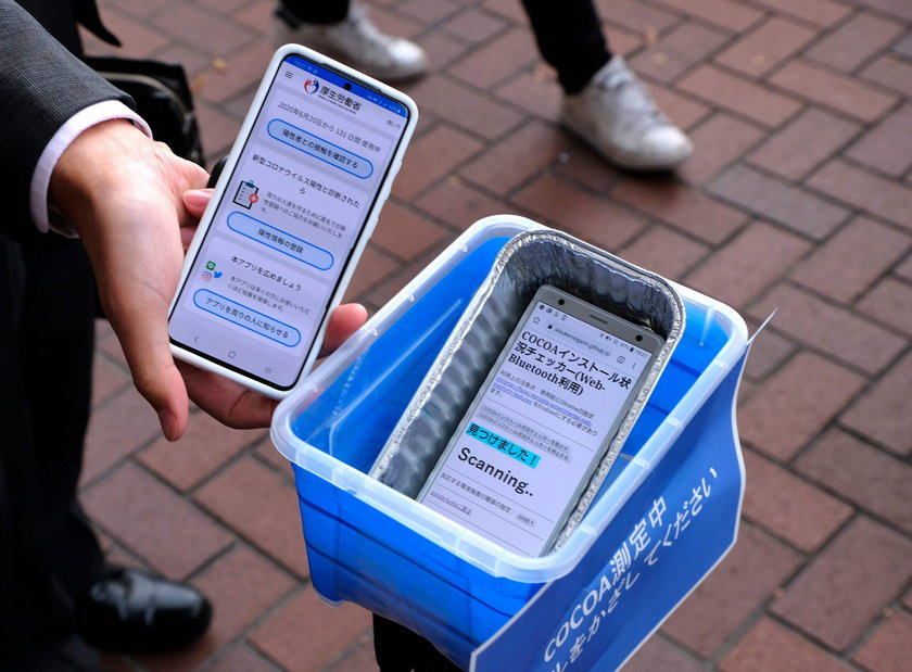Japończycy testują m.in. specjalną aplikację sprawdzającą stan zdrowia kibiców przed wejściem na stadion