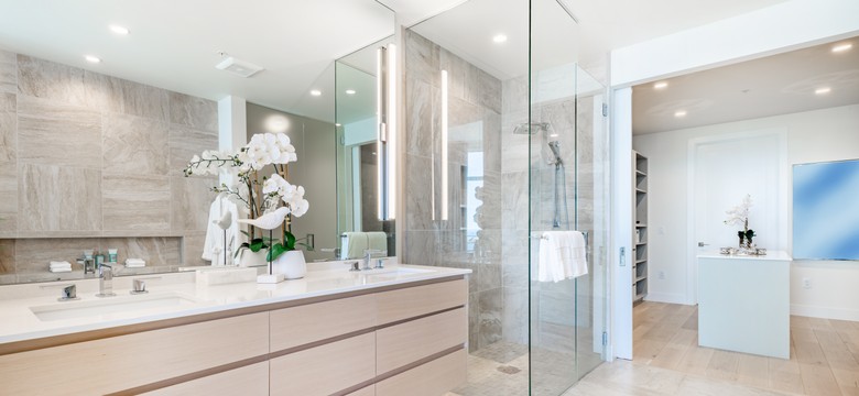 Usuń wilgoć i brzydki zapach z łazienki. Oto domowe sposoby na pozbycie się wilgoci z łazienki