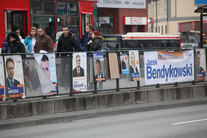 Od wyborów mija kilka dni a w Trójmieście roi się od plakatów