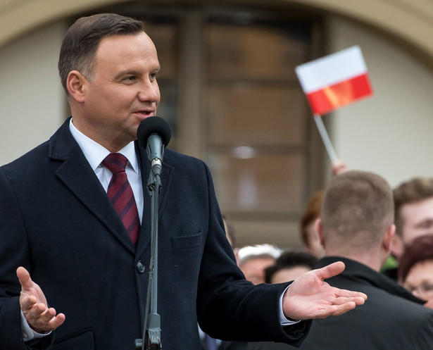 Prezydent Andrzej Duda przemawia do mieszkańców Rawicza