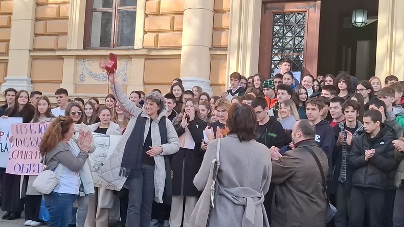 Maturanti i zvanično prekinuli blokadu Jovine gimnazije nakon 25 dana (FOTO, VIDEO)