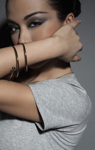 Giorgia Palmas pochodzi z Sardynii, a w 2001 roku została Wicemiss Świata. Teraz jest twarzą włoskiego producenta bielizny Mainuda