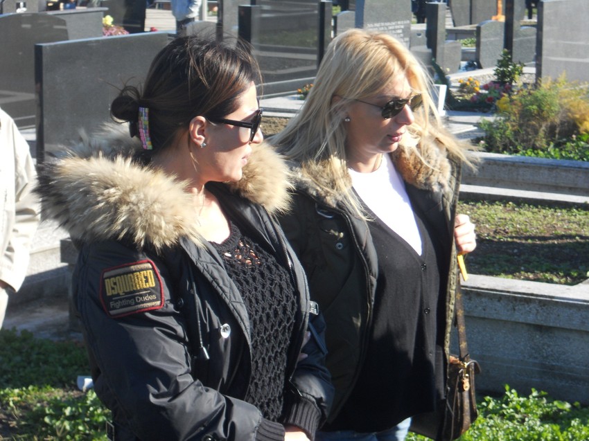 Ceca sa sestrom Lidijom