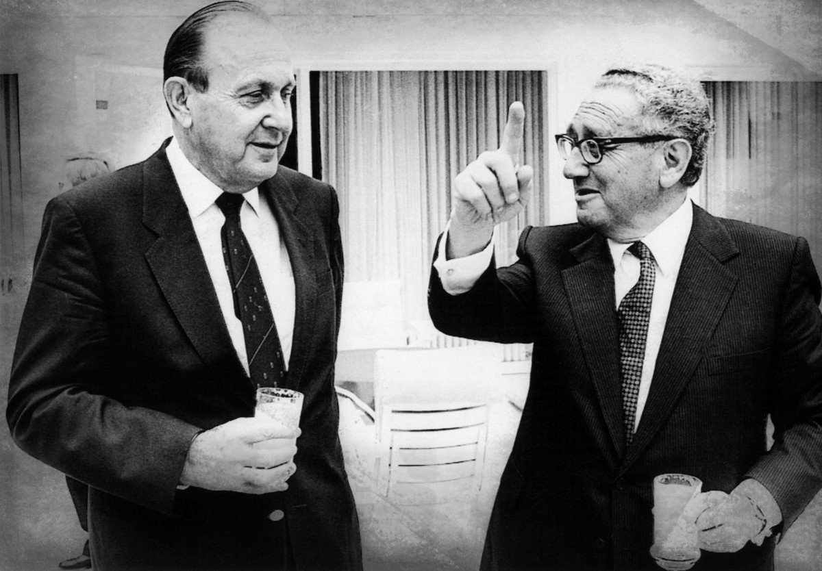 Hans-Dietrich Genscher (z lewej) Henry Kissinger podczas rozmowy w 1985 roku