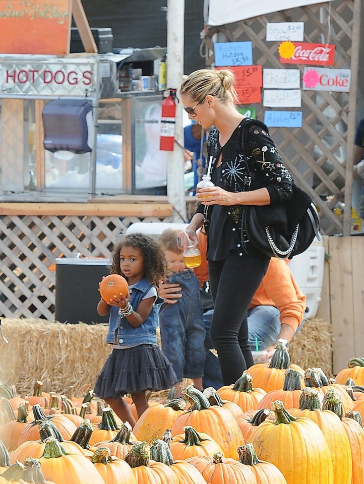 Gwiazdy z dziećmi na Mr. Bones Pumpkin Patch/ fot. East News