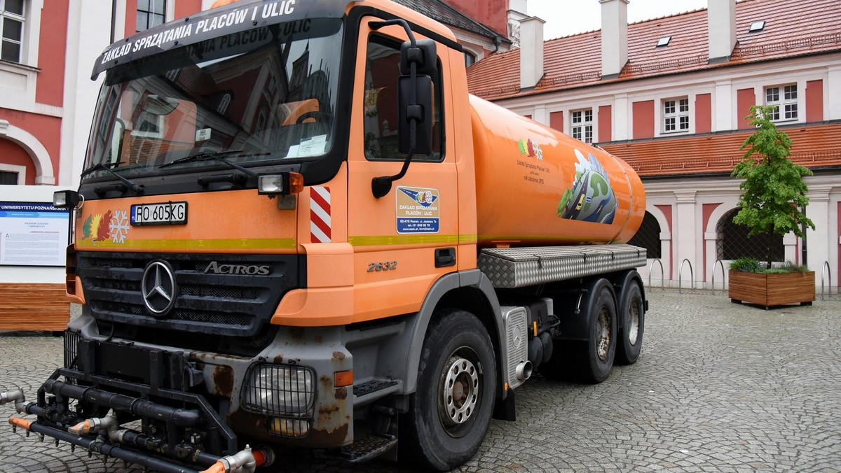 Poznań: Wielkie czyszczenie chodników. Niektóre będą pachnieć 