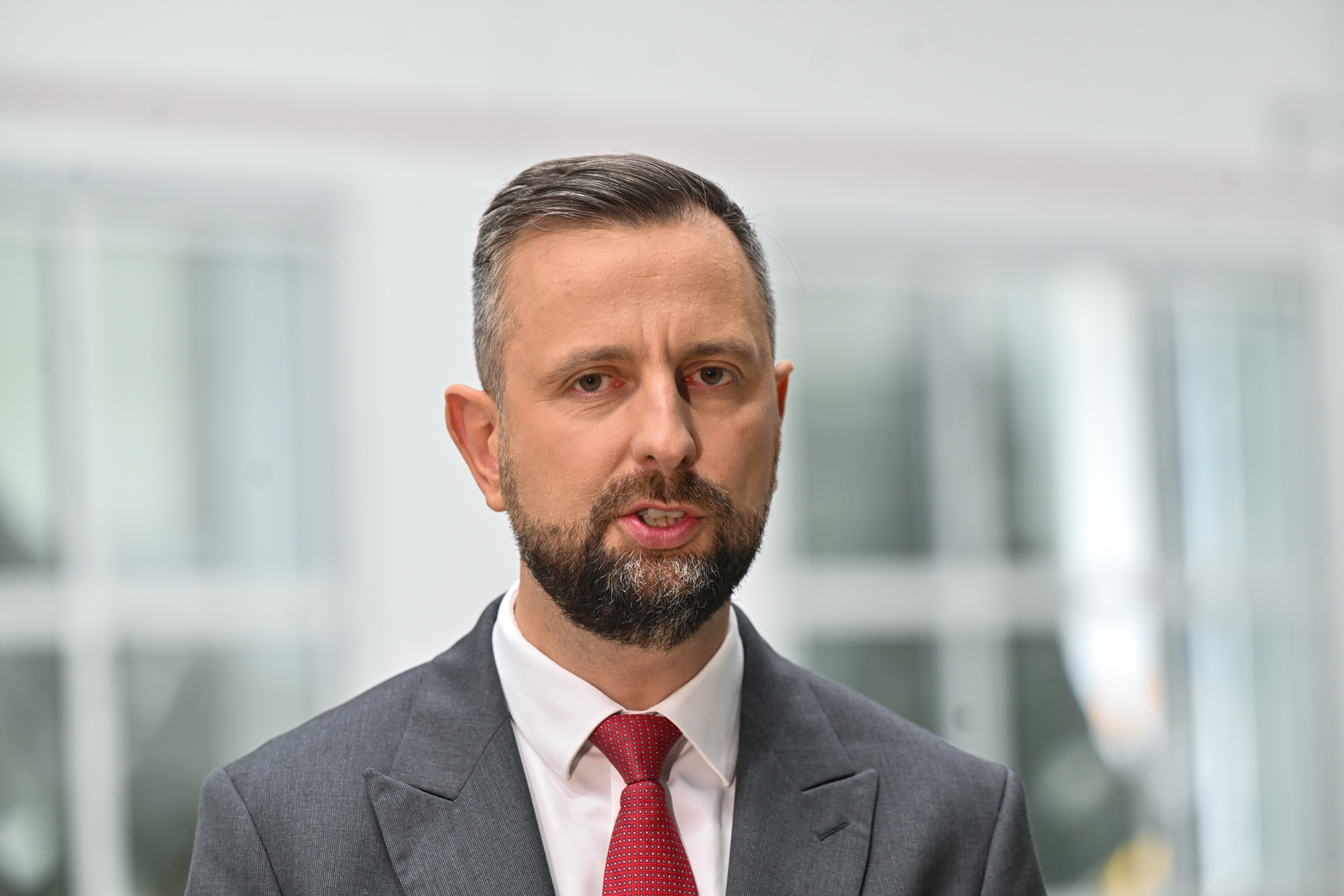 Tusk ogłasza rekonstrukcję: Sikorski wicepremierem