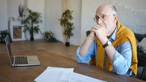 Bon senioralny 2150 zł od 2026 r. Minister: „Projekt na finiszu”, ale w dokumentach – huk zastrzeżeń. Co to znaczy dla rodzin 80+?