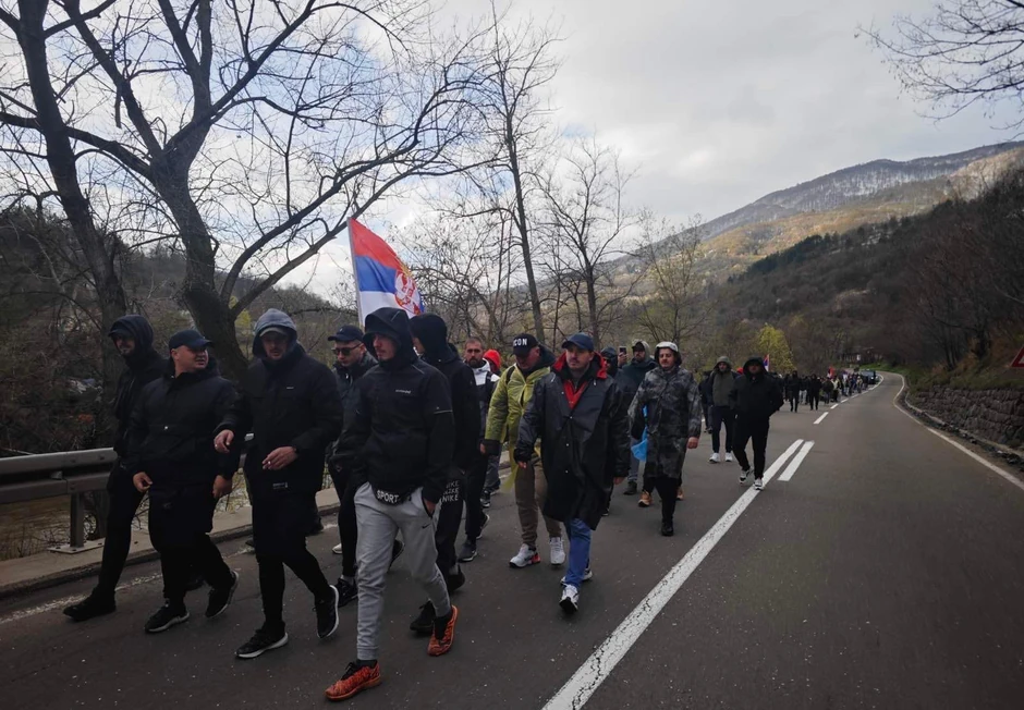 Srbi sa Kosova koji pešače do Beograda