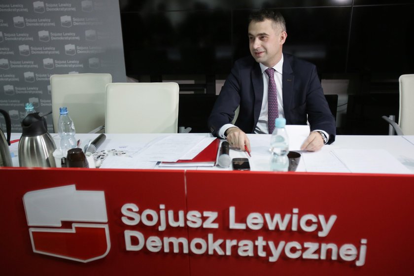 Polityk SLD upokorzony w samolocie przez kibiców Legii Warszawa