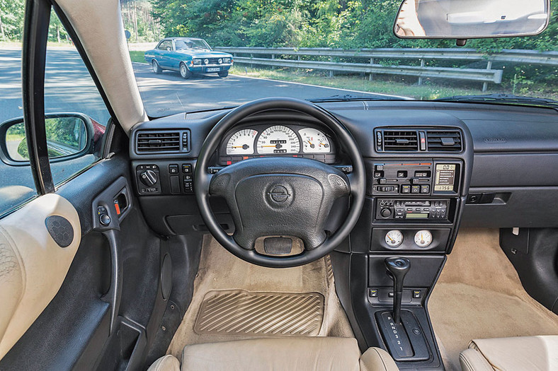 Opel calibra салон