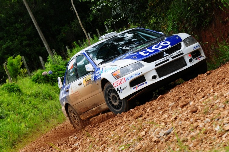 Rally de Curitiba 2010: pewne zwycięstwo Krisa Meeke, Juho Hänninen liderem IRC