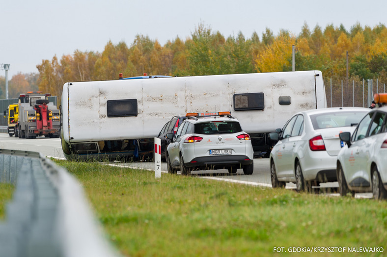 Ćwiczenia służb ratowniczych na autostradzie