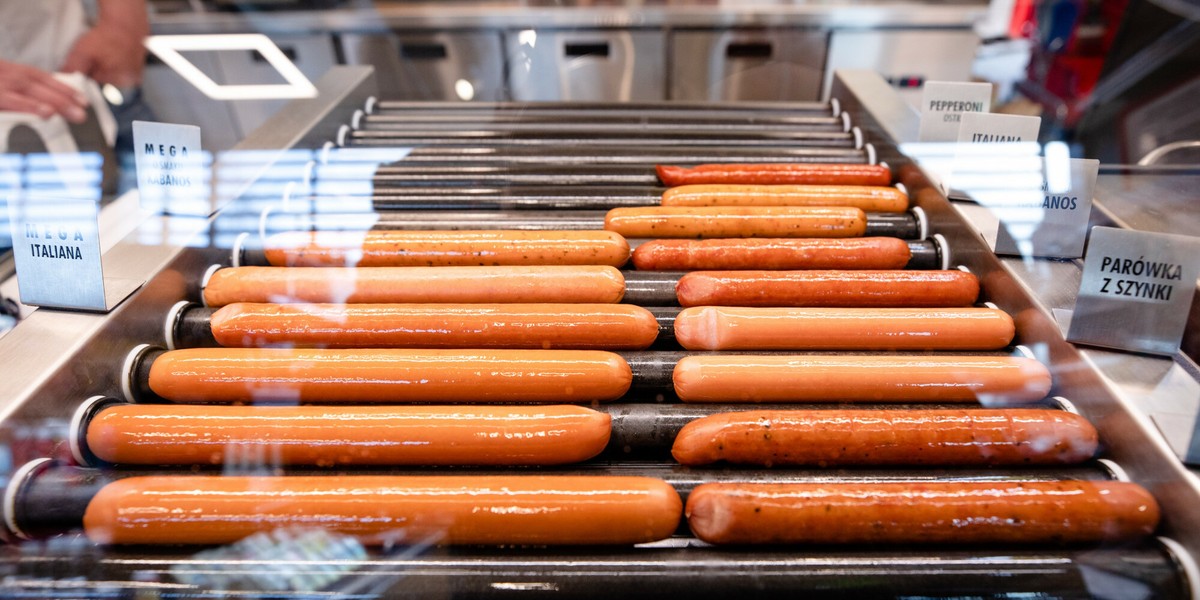 Hot-dogi to już za mało. Orlen szykuje się do kolejnych fast foodów.