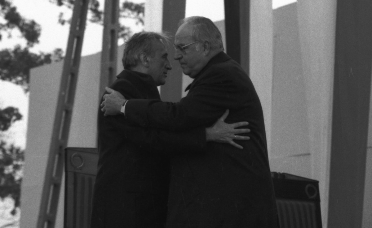 Premier Tadeusz Mazowiecki i kanclerz Republiki Federalnej Niemiec Helmut Kohl