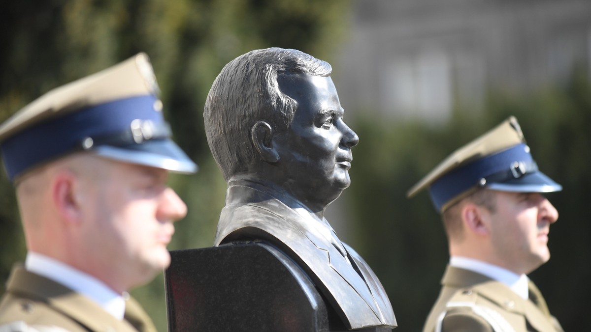 Lech Kaczyński popiersie Lecha Kaczyńskiego