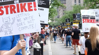 Manifestacja aktorów i scenarzystów na nowojorskim Times Square