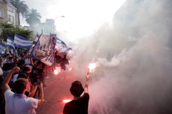 Hiszpania. W 2000 roku byli mistrzem, teraz spadli do trzeciej ligi. Na ulicach zamieszki