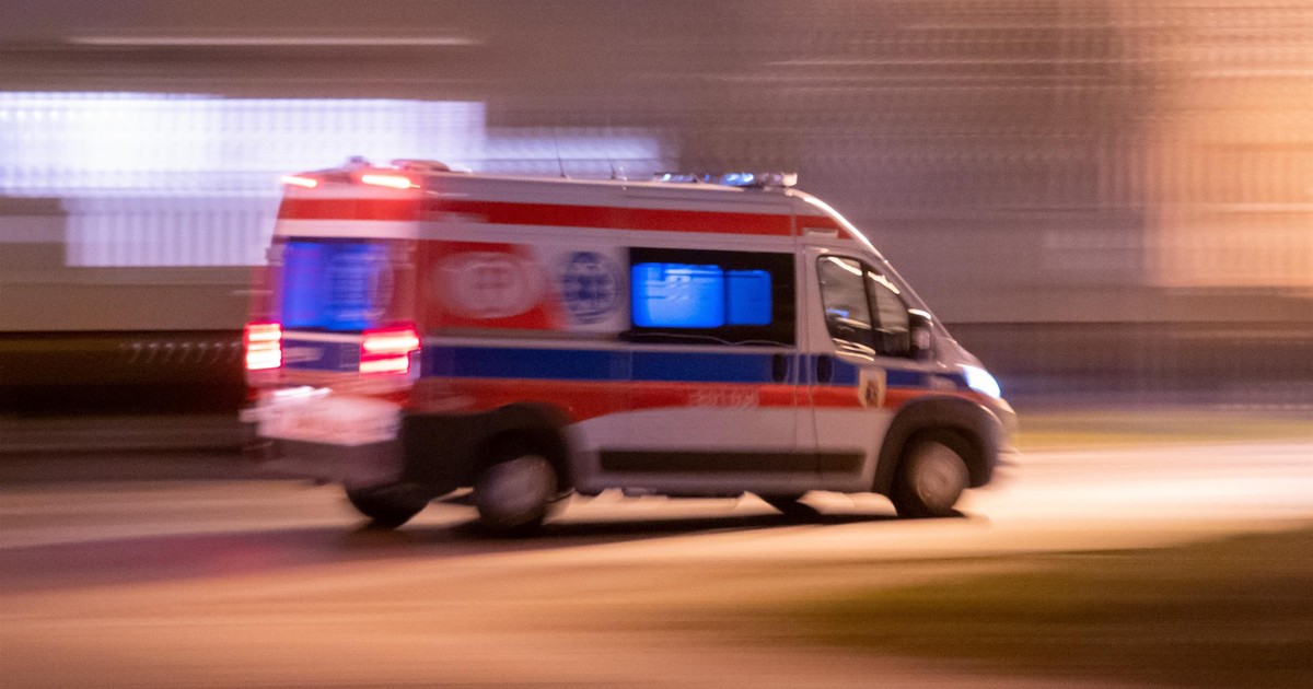 Pacjent wypadł z karetki i zginął. Wraca sprawa pielęgniarki