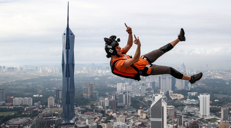 Bázisugrás Kuala Lumpurban / Fotó: MTI-EPA