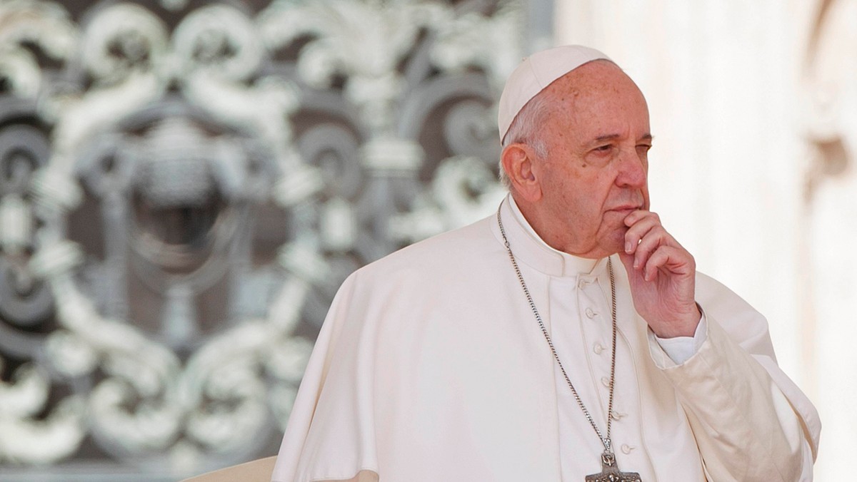 Papież Franciszek zaapelował o ochronę ludności cywilnej, a także szpitali i szkół. Wojna i terroryzm, mówił, są zawsze "wielką stratą" dla ludzkości.