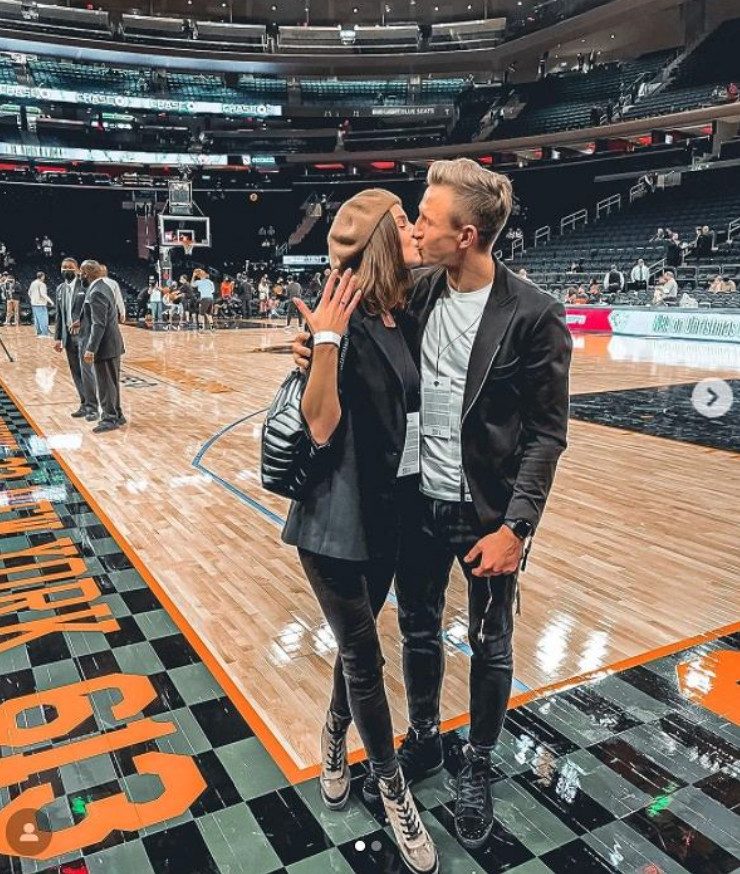 Jakub Rzeźniczak i Paulina Nowicka podczas meczu NBA