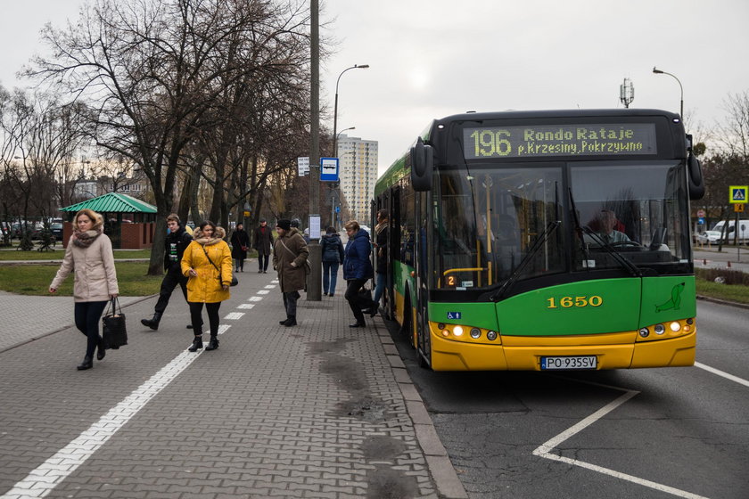 Będzie zakaz podjeżdżania pod szkoły?