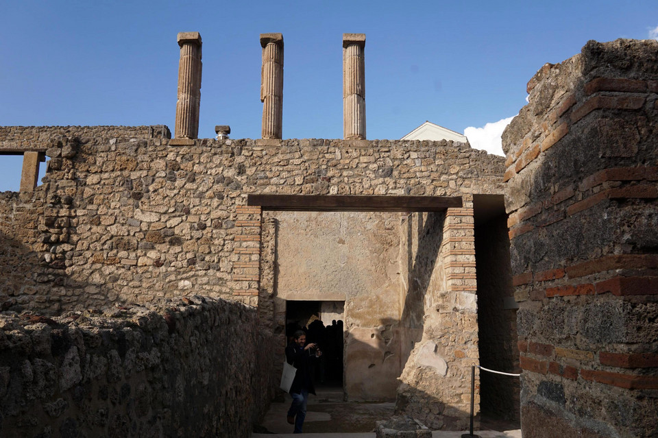 Pompeje - odrestaurowano sześć starożytnych domów